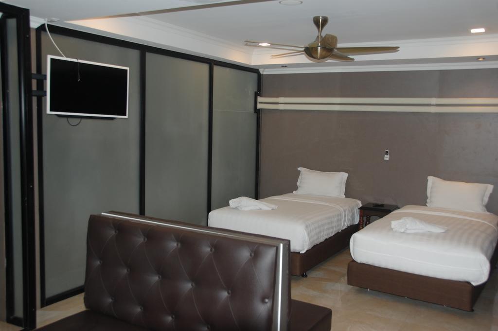 แลนด์ รอยัล เรสซิเดนซ์ Hotel Pattaya ภายนอก รูปภาพ